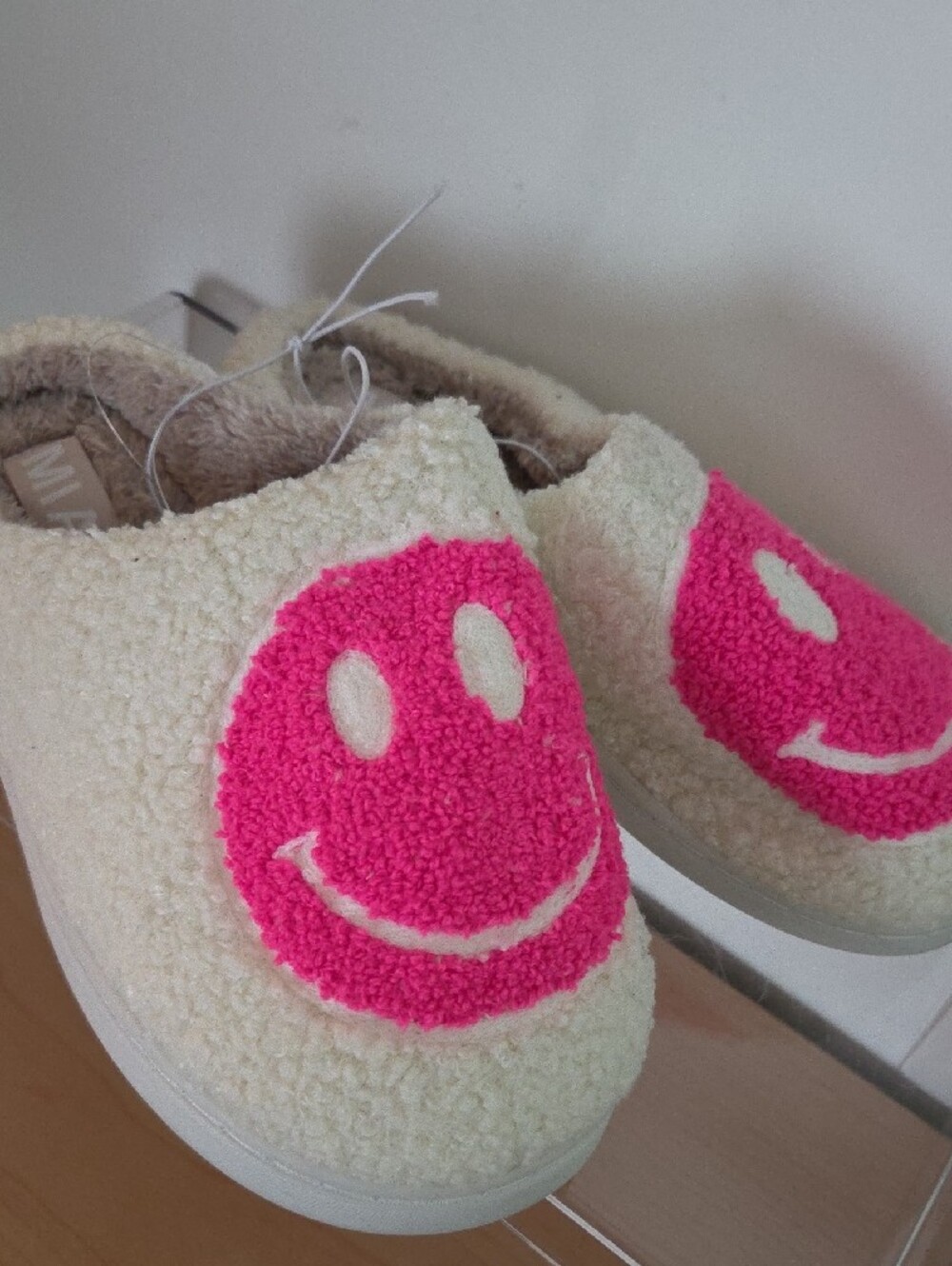 MIA Cream Fuzzy Slippers with Bright Pink Smiley...NWOT size 7 - Picture 2 of 5